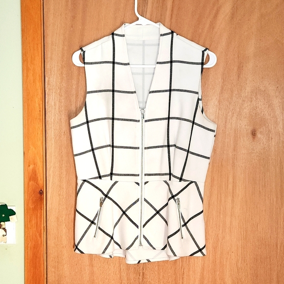 Cute ballerina vest from Le Chateau - Picture 1 of 4